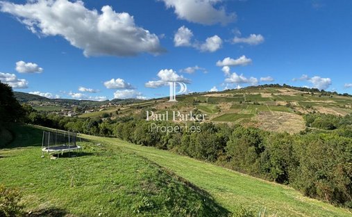 Beautiful Property Of The XI Xth Century Of Tuscan Style In The Heart Of A Closed Park And Raises Abo