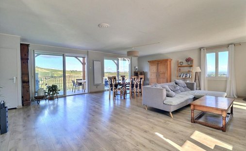 Beautiful Property Of The XI Xth Century Of Tuscan Style In The Heart Of A Closed Park And Raises Abo