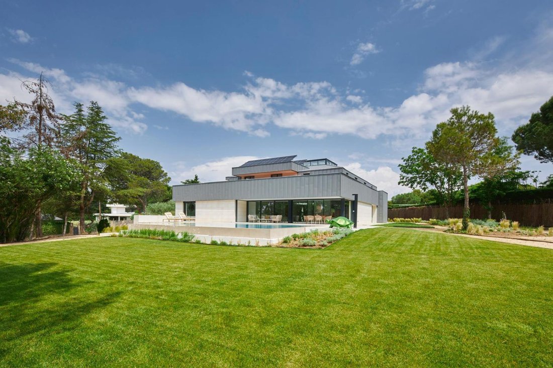 Chalet in Pozuelo de Alarcon, Comunidad de Madrid, Spain 1 - 16481051
