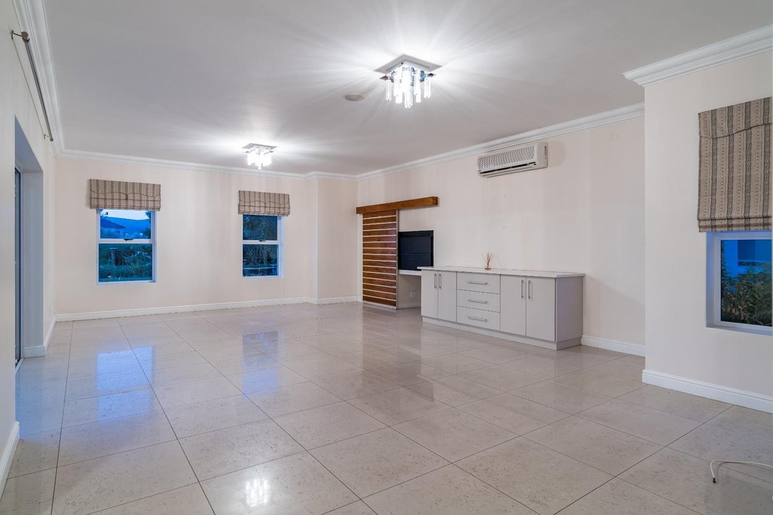 House in Paarl, Western Cape, South Africa 4 - 15853891