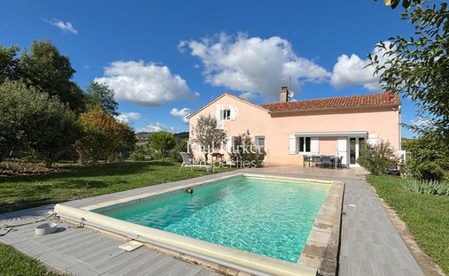 Beautiful Property Of The XI Xth Century Of Tuscan Style In The Heart Of A Closed Park And Raises Abo