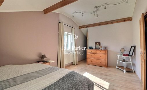 Beautiful Property Of The XI Xth Century Of Tuscan Style In The Heart Of A Closed Park And Raises Abo