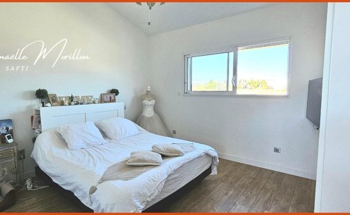 Castle for Sale in Saint-Loubès, Nouvelle-Aquitaine, France