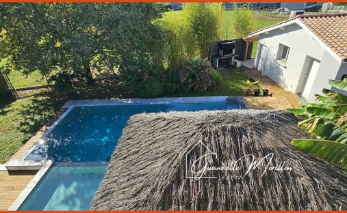 Castle for Sale in Saint-Loubès, Nouvelle-Aquitaine, France