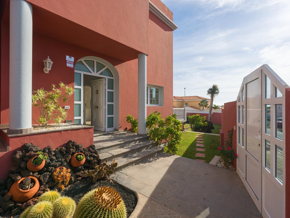 Villa in Telde, Canary Islands, Spain 1 - 16482085