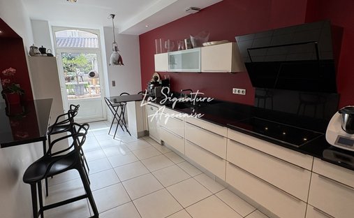 Agen Charming Estate With Manor House, Caretaker's House, Barn For Events, River, Lake 19 Hectares