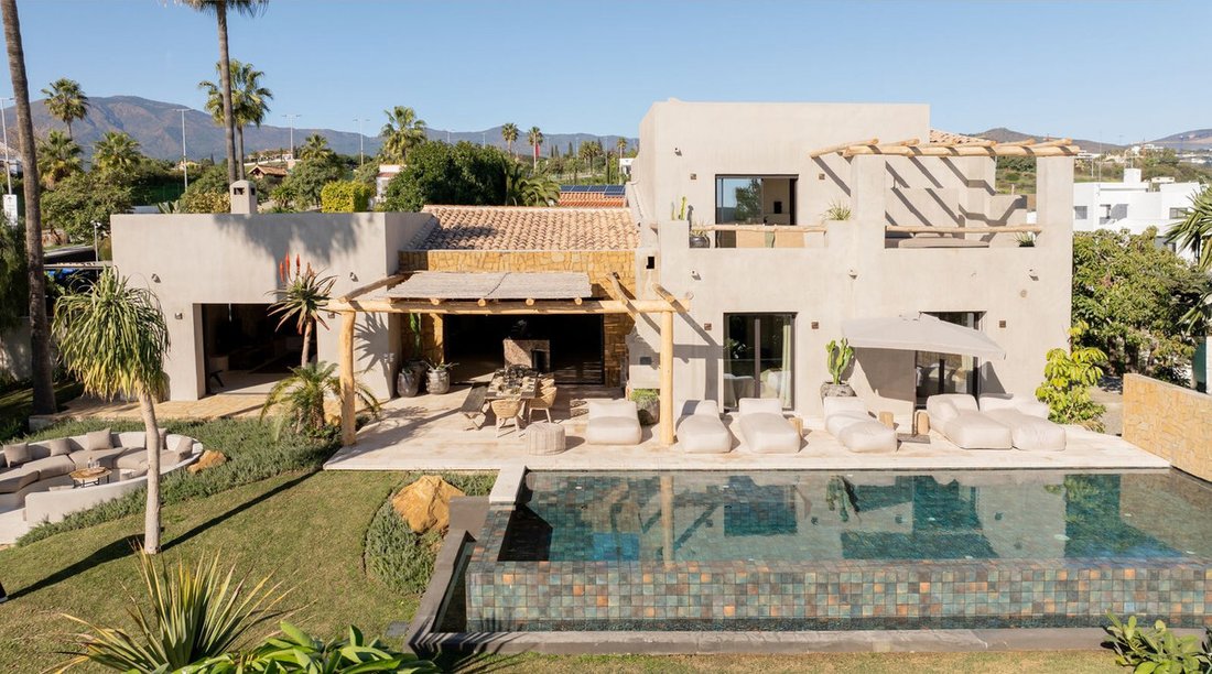 Villa in Estepona, Andalusia, Spain 1 - 16480488