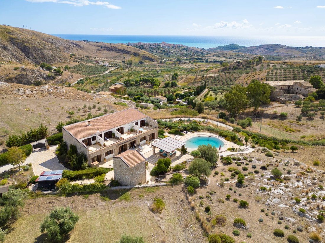 Villa in Italy 1 - 16480325