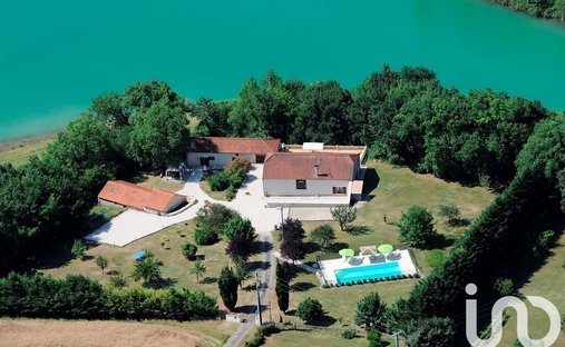 House in Monbalen, Nouvelle-Aquitaine, France 1