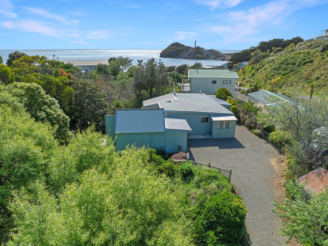 House in Castlepoint, Wellington, New Zealand 1 - 16483292