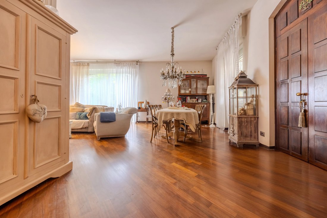 Villa in Center, Rho, Lombardy 5 - 16481685