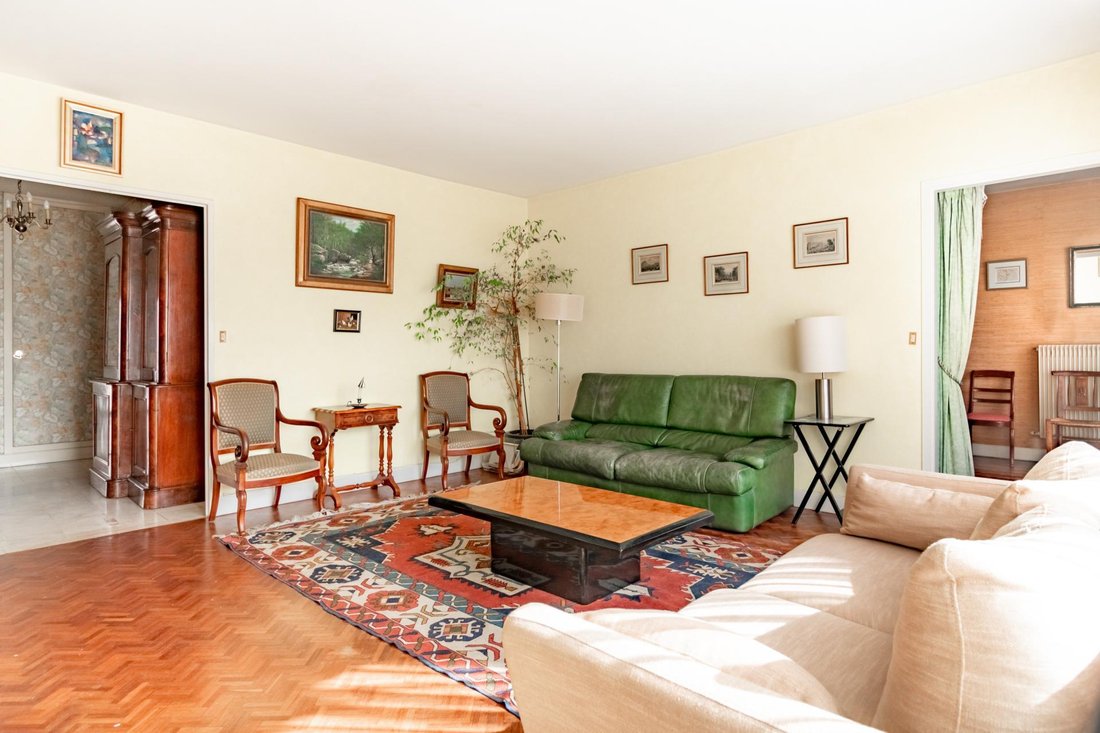 Apartment in Domaine National du Château, Versailles, France 2 - 16481159