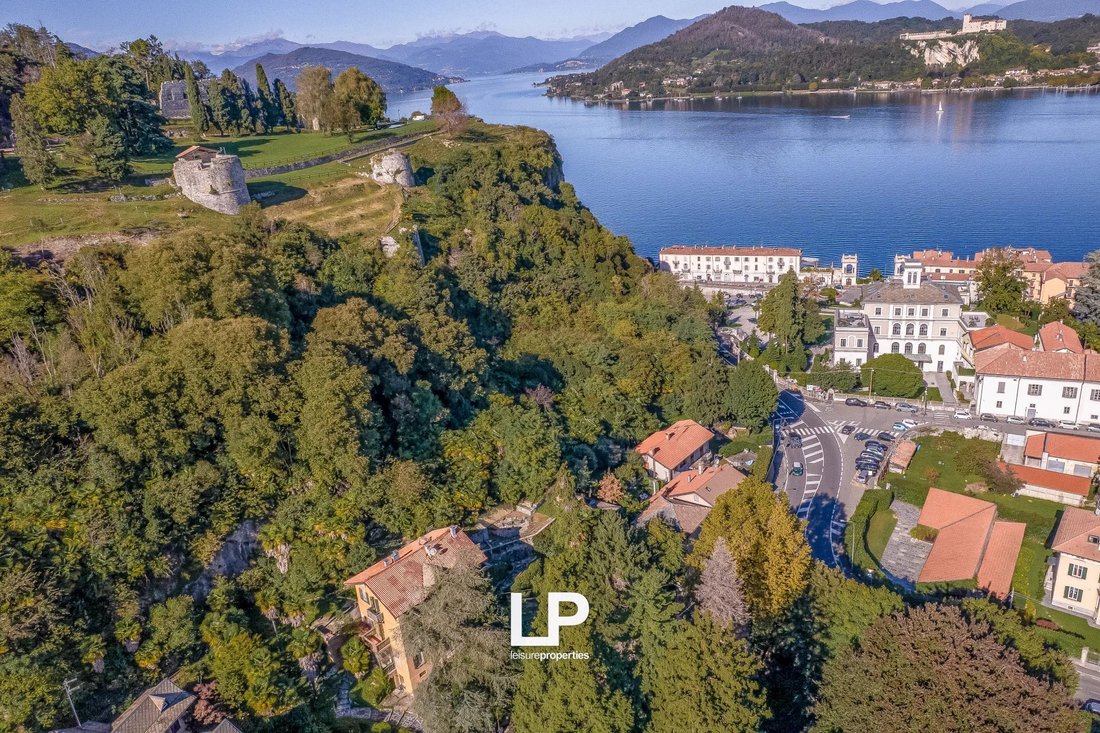 Villa en Arona, Piamonte, Italia 4 - 16480507