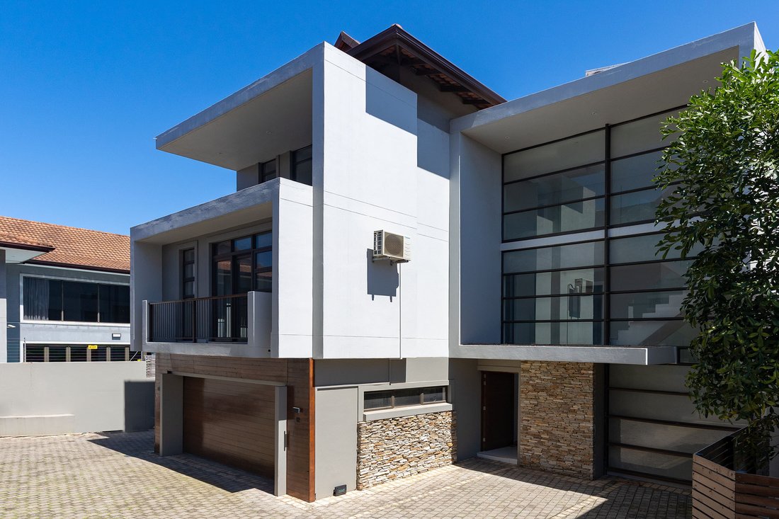 Townhouse in Blackburn, KwaZulu-Natal, South Africa 1 - 16481006