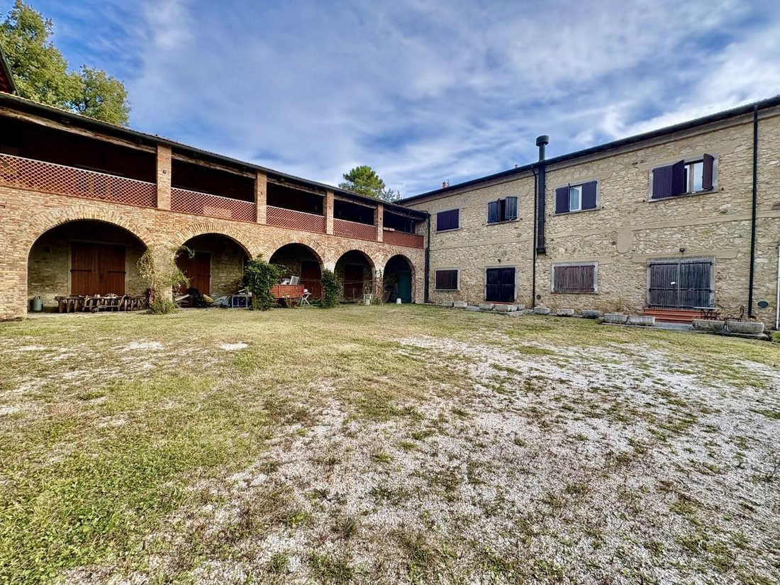 Villa in San Gimignano, Tuscany, Italy 3 - 16481638