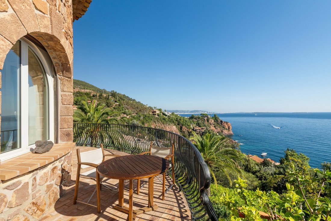 House in Théoule-sur-Mer, Provence-Alpes-Côte d'Azur, France 1 - 16481733