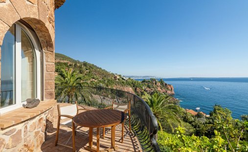 Maison à Théoule-sur-Mer, Provence-Alpes-Côte d'Azur, France 1