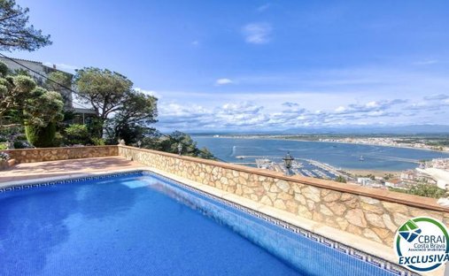 Estate in Roses, Catalonia, Spain 1