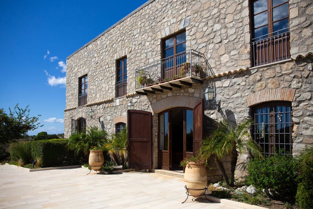 Villa in Italy 3 - 16480325
