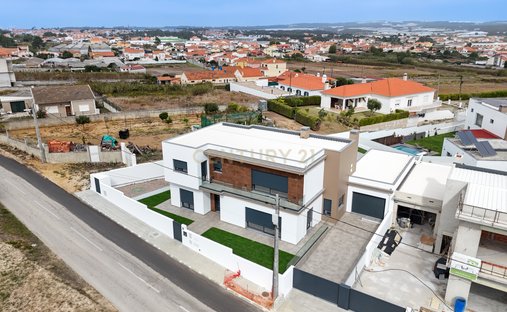 Villa in Silveira, Lisbon, Portugal 1