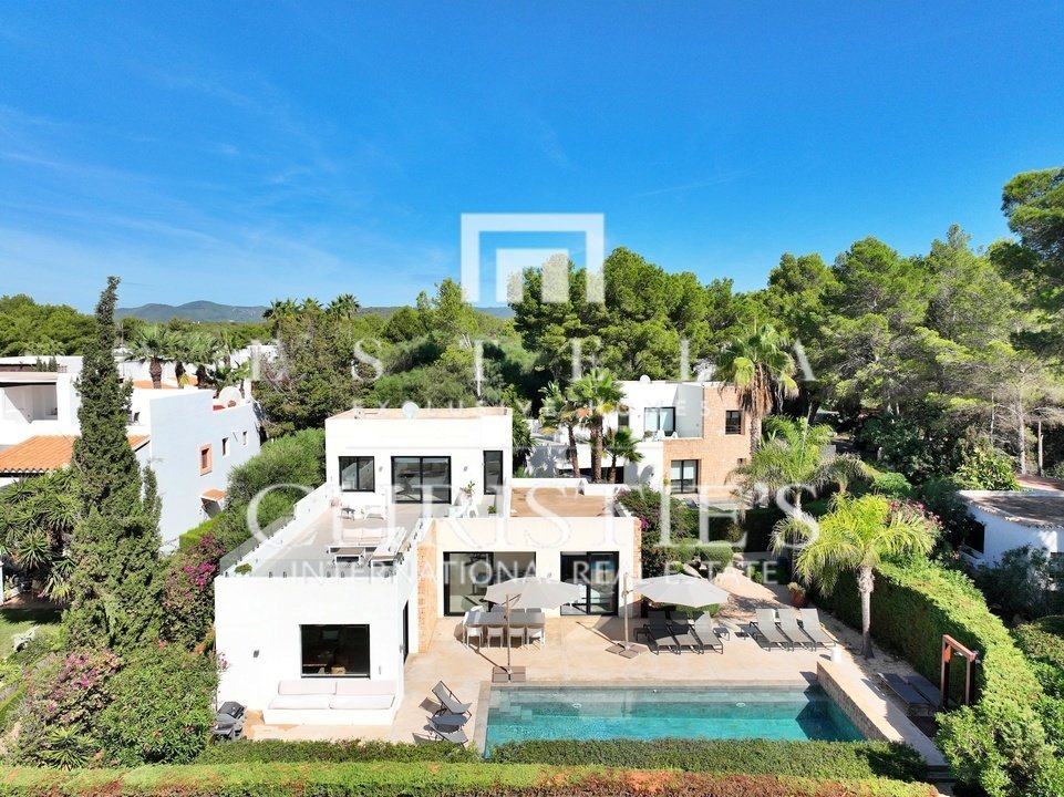 Villa in S'Argamassa, Santa Eularia des Riu, Balearic Islands 1 - 16483757