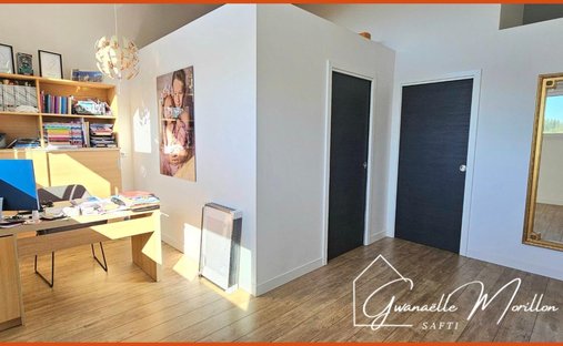 Castle for Sale in Saint-Loubès, Nouvelle-Aquitaine, France