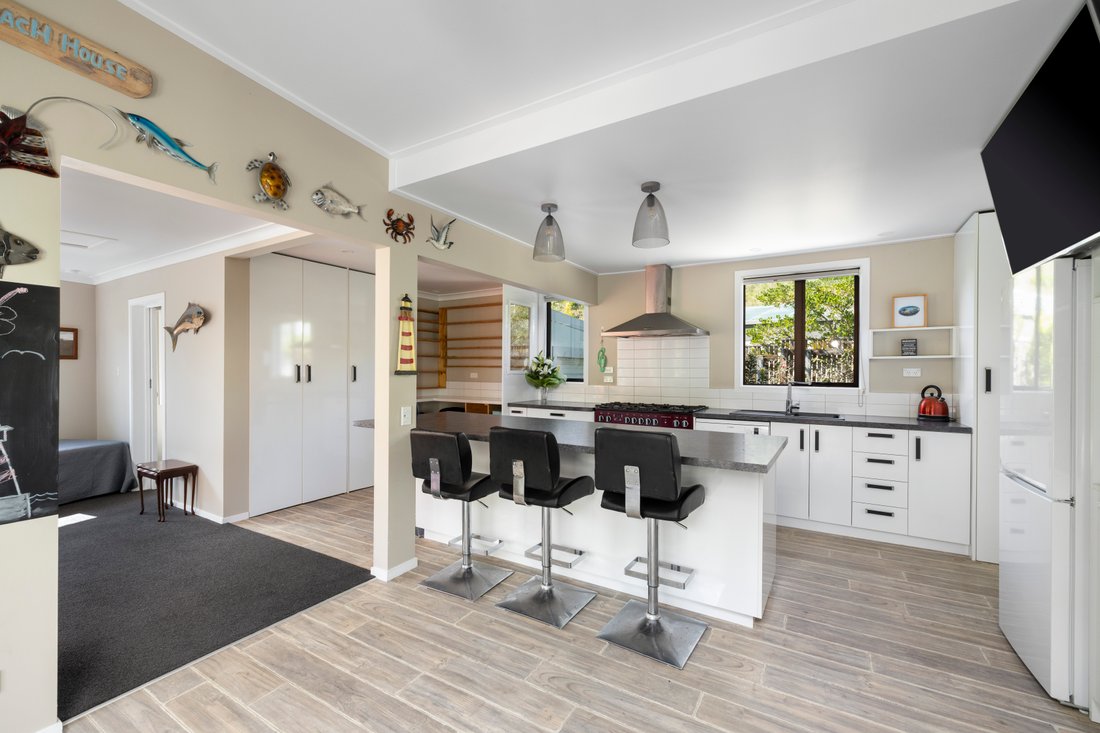 House in Castlepoint, Wellington, New Zealand 5 - 16483292