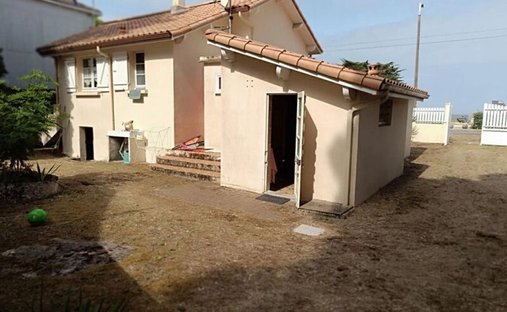 Castle for Sale in Saint-Michel-Chef-Chef, Pays de la Loire, France