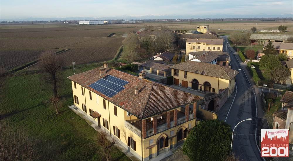 Villa in Marzano, Lombardy, Italy 1 - 16481683