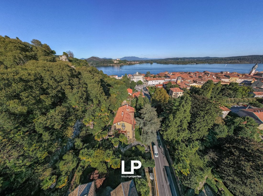 Villa en Arona, Piamonte, Italia 3 - 16480507