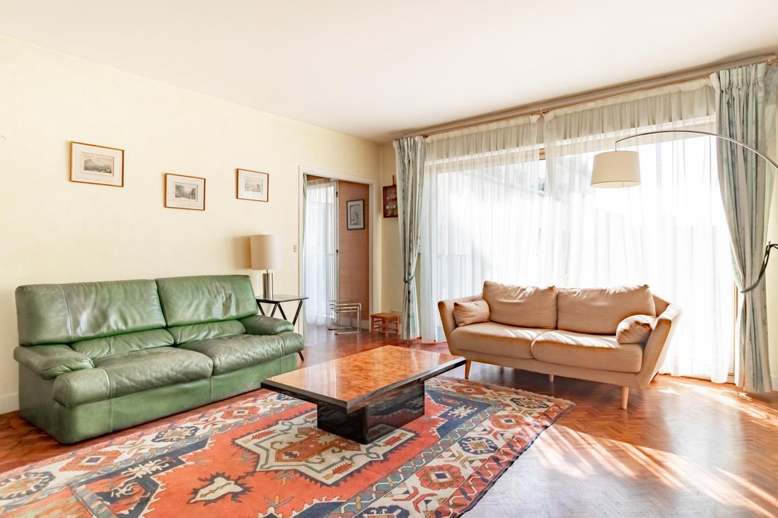 Apartment in Domaine National du Château, Versailles, France 3 - 16481159