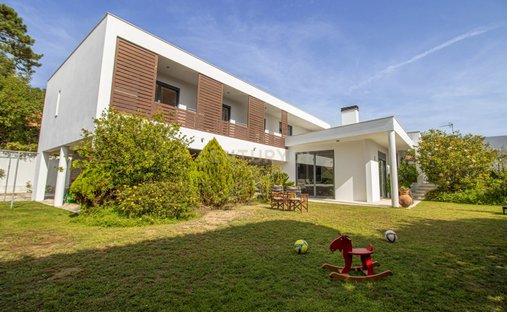 Villa in Colares, Lisbon, Portugal 1