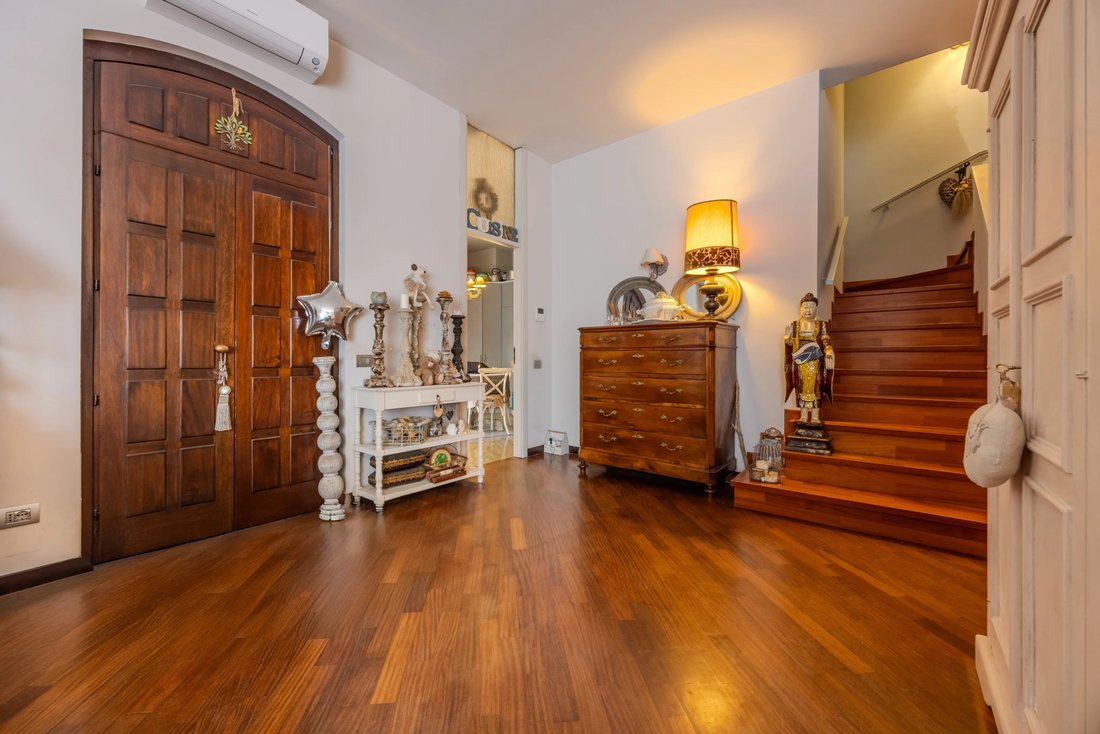 Villa in Center, Rho, Lombardy 3 - 16481685