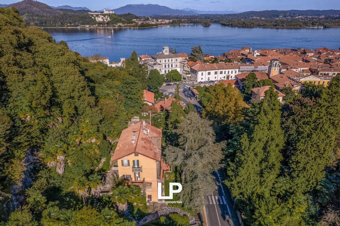 Villa en Arona, Piamonte, Italia 2 - 16480507