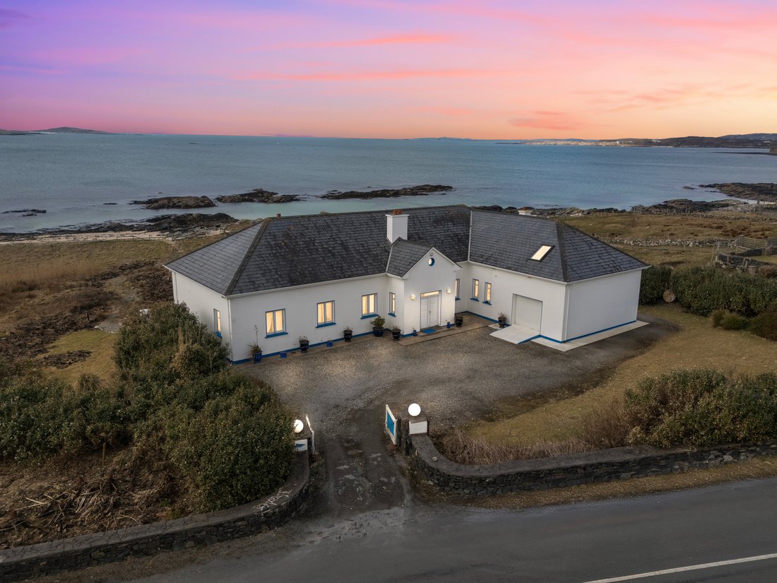 House in Ballyconneely, County Galway, Ireland 1 - 16484367