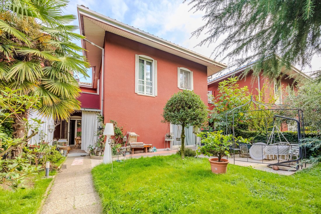 Villa in Center, Rho, Lombardy 1 - 16481685