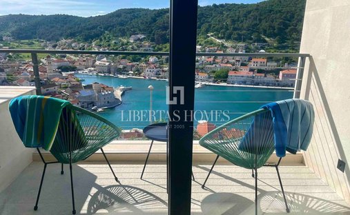 House in Pucisca, Split-Dalmatia County, Croatia 1