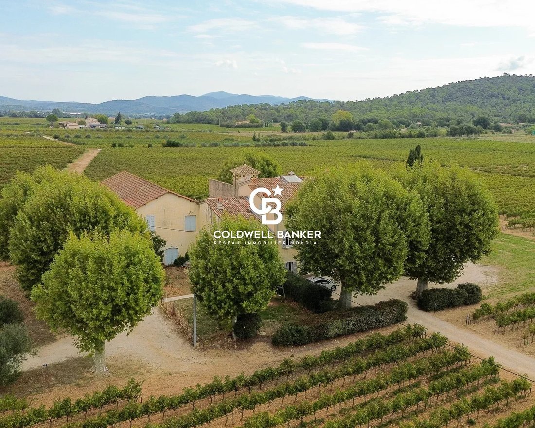 Farm Ranch in Cuers, Provence-Alpes-Côte d'Azur, France 1 - 16479133