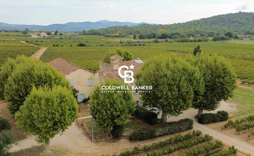 Farm Ranch in Cuers, Provence-Alpes-Côte d'Azur, France 1