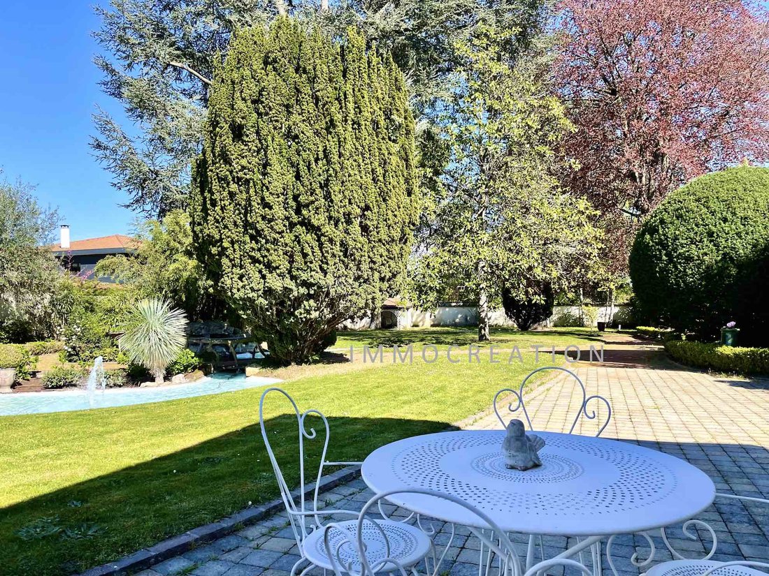 Estate in Écully, Auvergne-Rhône-Alpes, France 4 - 16479866