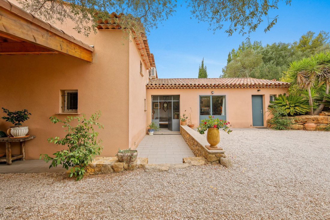 House in La Cadiere-d'Azur, Provence-Alpes-Côte d'Azur, France 3 - 16161144