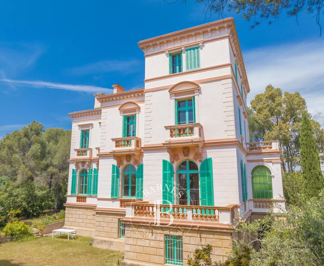 Villa in Les Plaines-Les Tasses, Saint-Raphaël, France 1 - 16480467