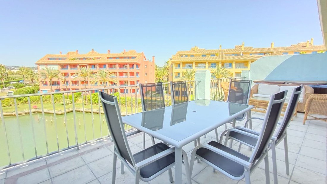 Penthouse in Sotogrande, San Roque, Andalusia 2 - 16481041