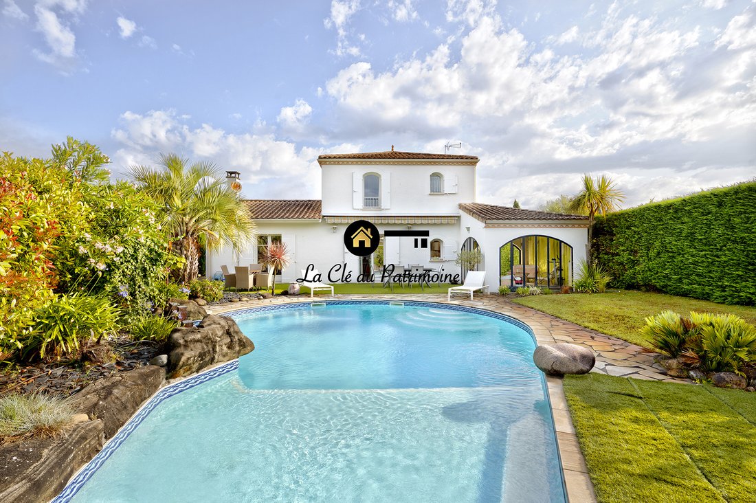 Villa in Mérignac, Nouvelle-Aquitaine, France 1 - 16480098