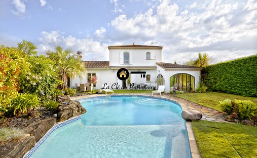 Villa in Mérignac, Nouvelle-Aquitaine, France 1