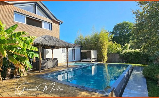 Castle for Sale in Saint-Loubès, Nouvelle-Aquitaine, France