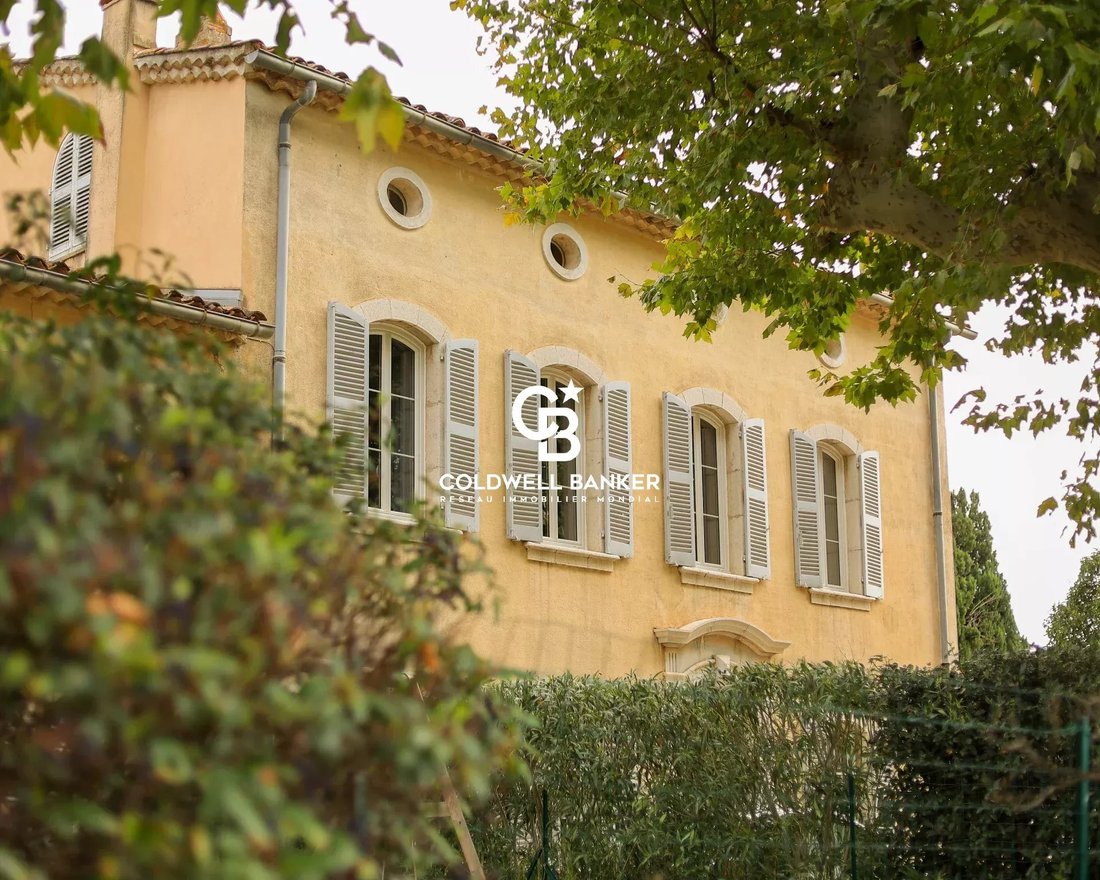 Farm Ranch in Cuers, Provence-Alpes-Côte d'Azur, France 2 - 16479133