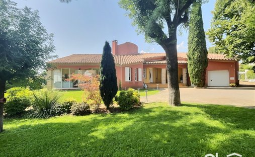 Villa in Village, Teyran, France 1