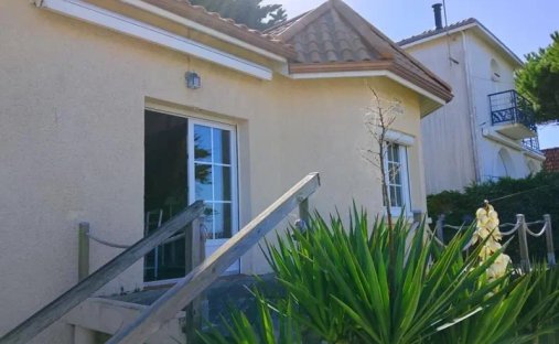 Castle for Sale in Saint-Michel-Chef-Chef, Pays de la Loire, France