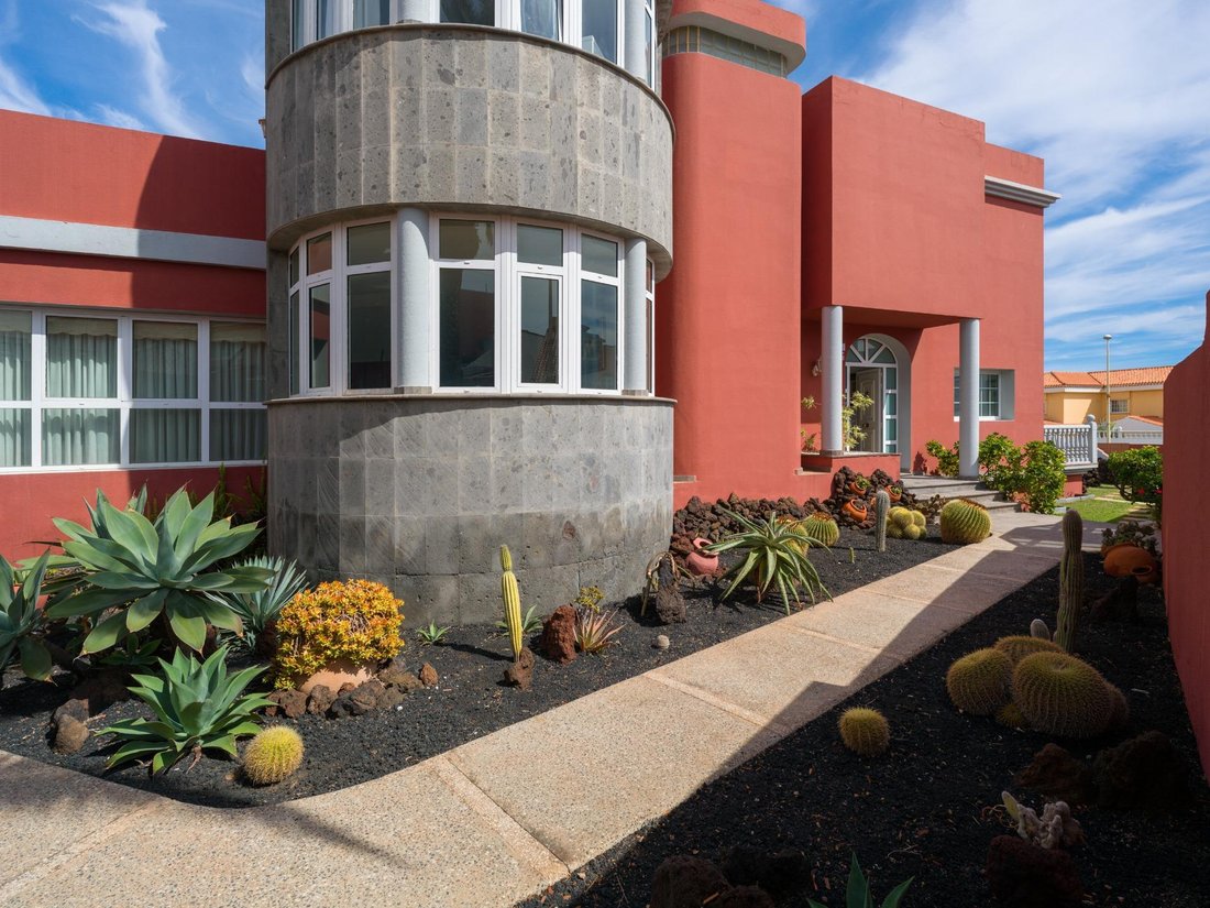 Villa in Telde, Canary Islands, Spain 2 - 16482085
